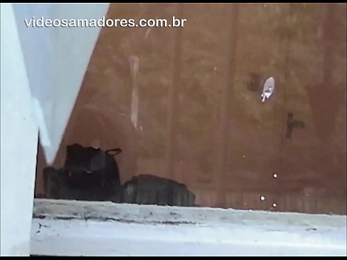 ❤️ Home excitat mirant la seva xicota amb un altre noi, gravant un vídeo de merda sense molestar la parella ❤️❌ Només porno a nosaltres ❌️